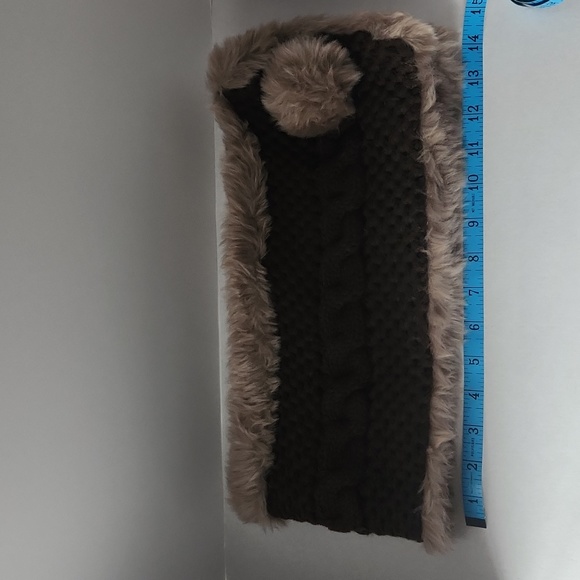 Knitted and Faux Fur Snood - Picture 9 of 12